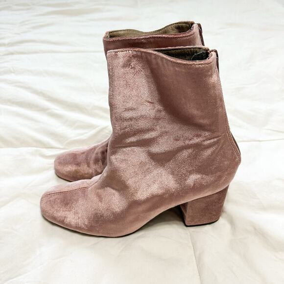 Free People Cecile Velvet Ankle Heel Boots Rose Pink EUC Women’s Size 8.5